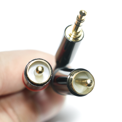 RCA 디지털 오디오 케이블 도금 금속 쉘 블랙 PVC 커버 3.5mm 길이 1.25M 자동차 오디오 용 골든 커넥터