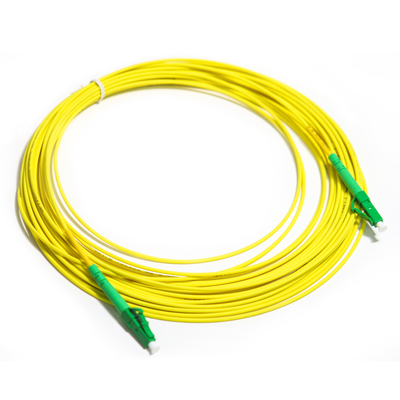 2 / FC 10G 한 개의 다중 모드 광섬유는 WLAN  LAN 프트스 드롭 케이블을 위해 OM4 2M 3M을 끈으로 묶습니다